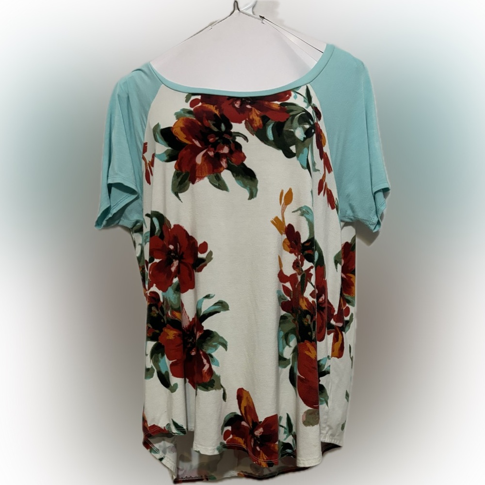 Floral short-sleeve women’s  shirt. Women’s size 2XL